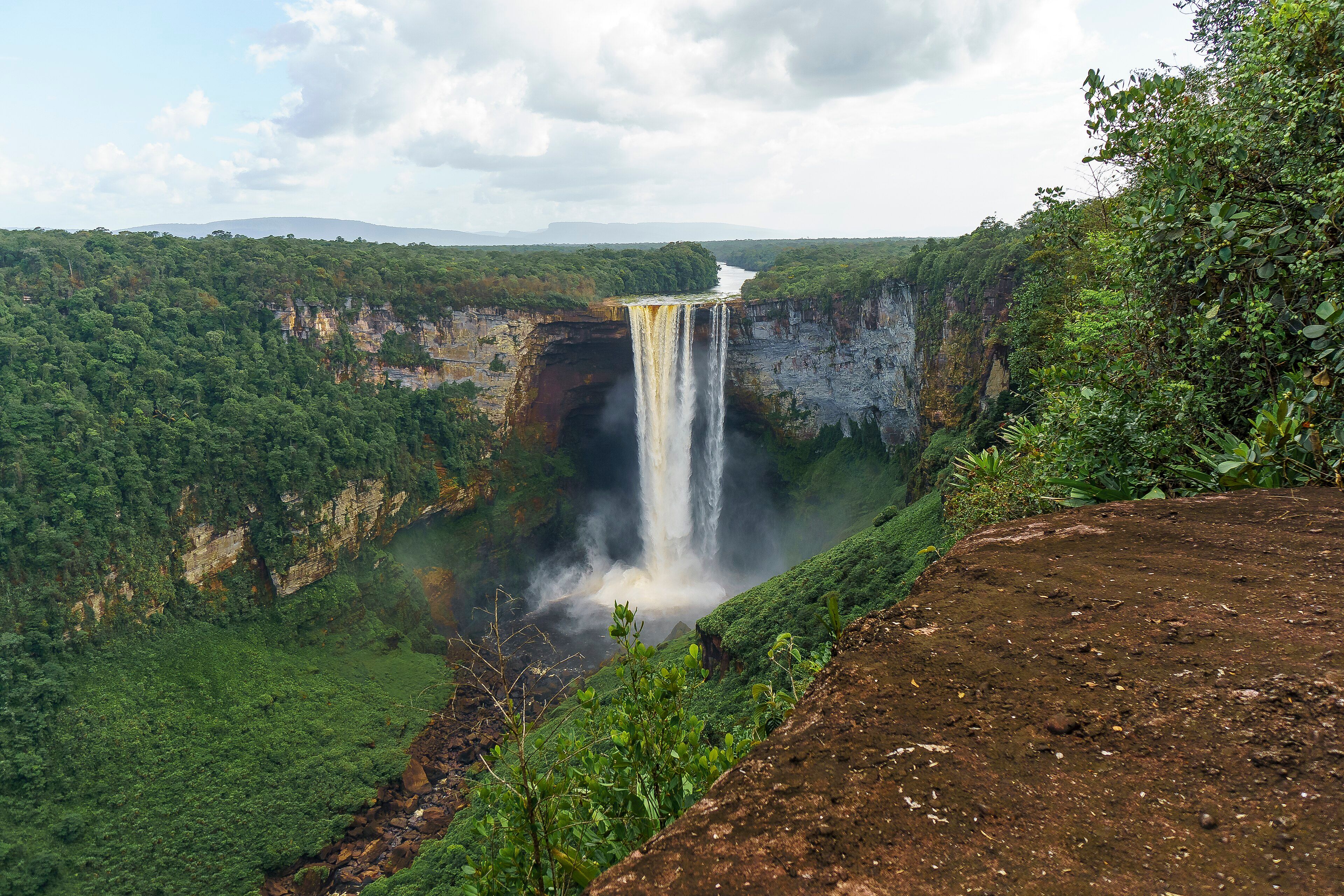 Kaieteur Falls on the Potaro River, Kaieteur National Park, central Guyana
