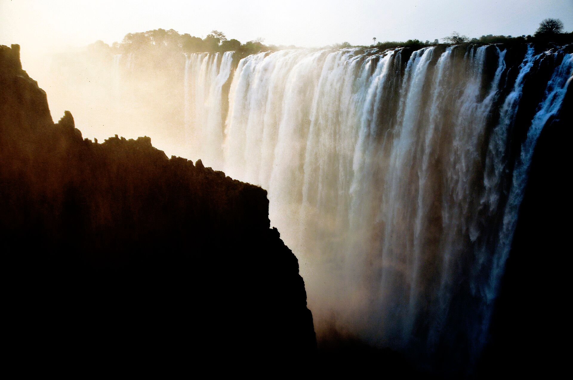Victoria Falls, Zambezi River, Zimbabwe / Zambia border